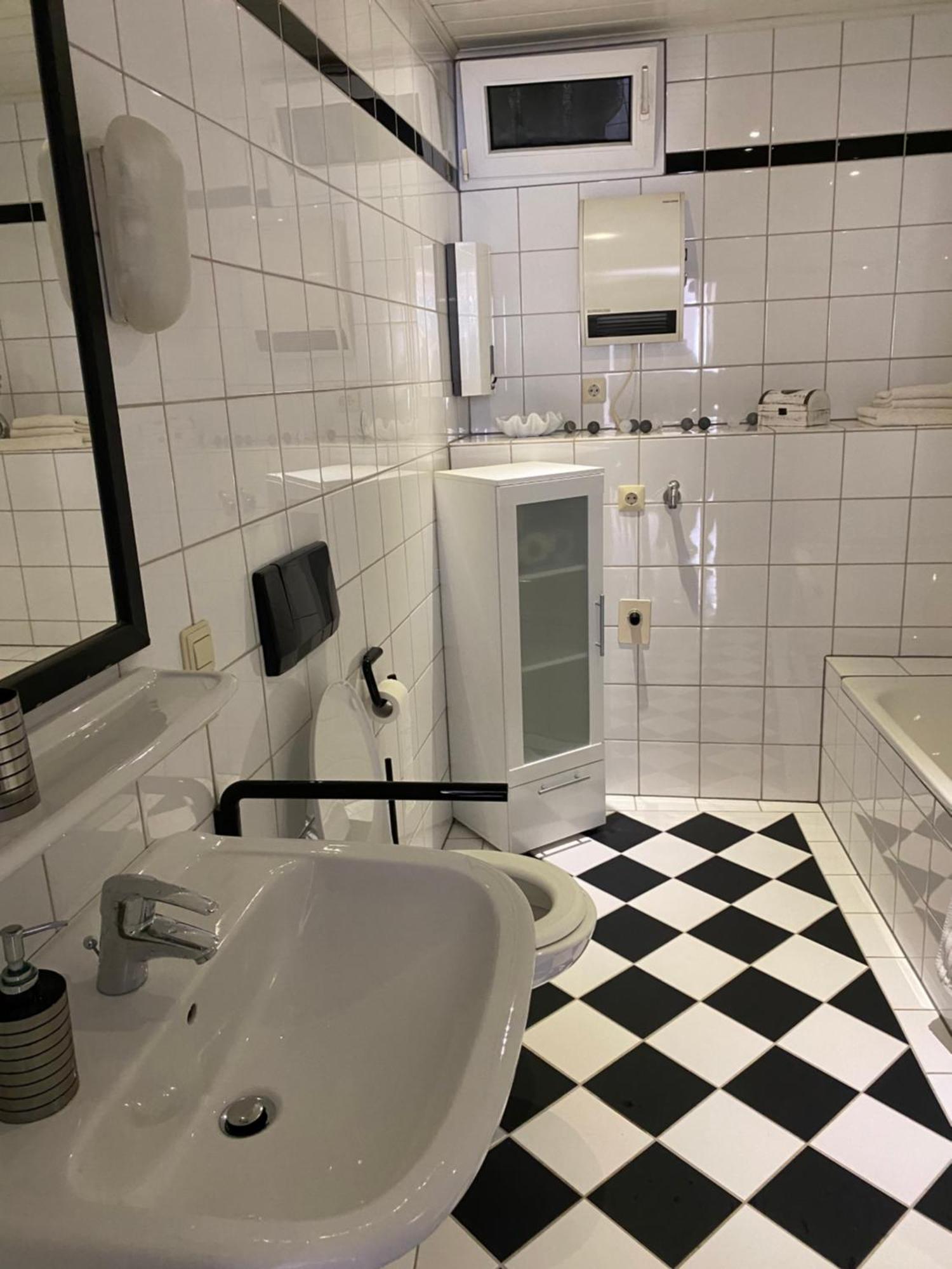 Ferienwohnung Zentral An Der Moselpromenade Целль-ан-дер-Мозель Екстер'єр фото